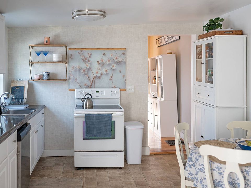 1st image of 8 Chapel St