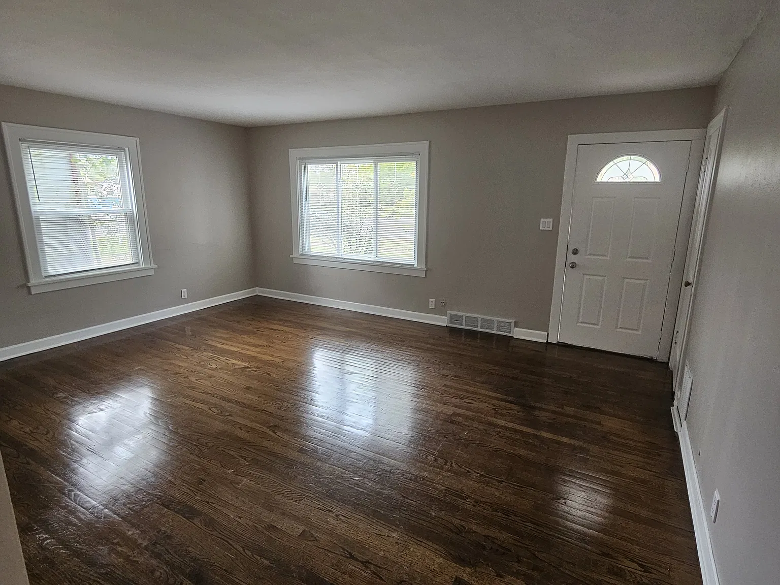 4 bed, 1.5 bath, 1630 sqft, $1,775 — Photo 2