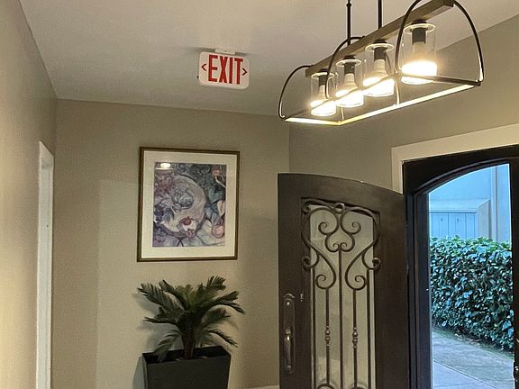 2nd image of 1017 El Camino Real APT 5