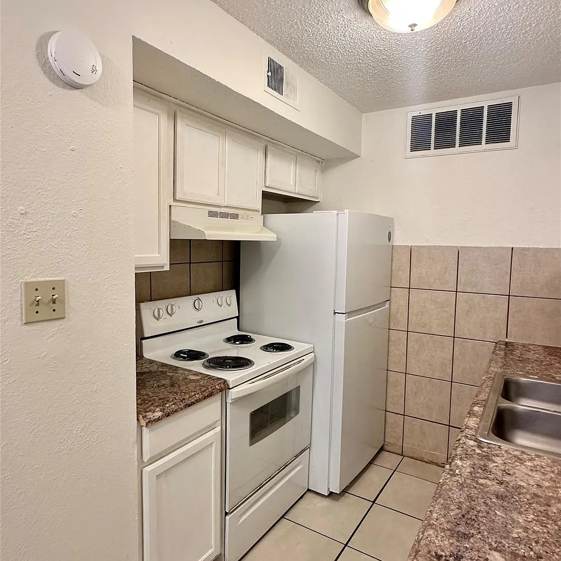 1 bed, 1.0 bath, 450 sqft, $950 — Photo 3