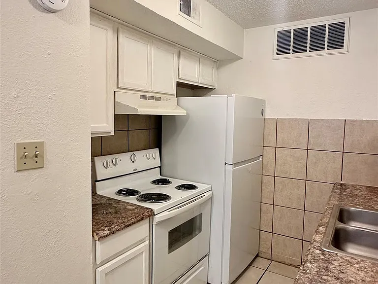 4322 Gillis St #106 — Photo 3
