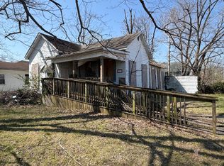 501 W McMackin St, Salem, IL 62881