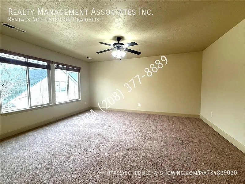 Luxurious 3-Bedroom, 3-Bath Townhouse with Bonus Room — Photo 4