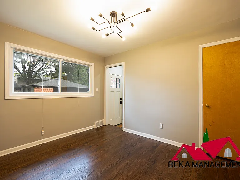 1611 Hazel St — Photo 16