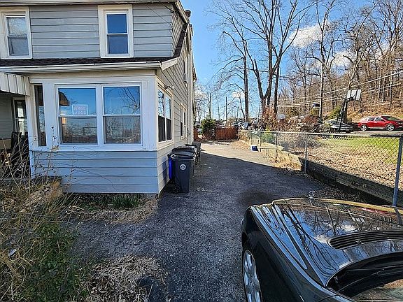2nd image of 144 Washington Ave