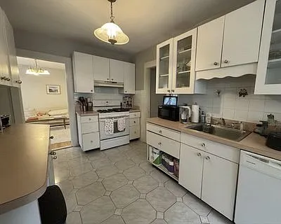 4 bed, 1195 sqft, $1,200 — Photo 3