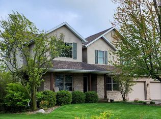 27 Greythorne Cir, Bloomington, IL