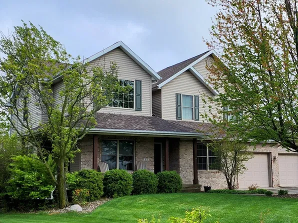 27 Greythorne Cir, Bloomington, IL 61704