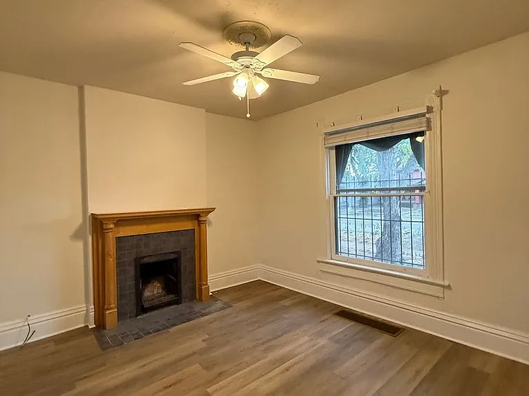 156 S Lincoln St — Photo 3