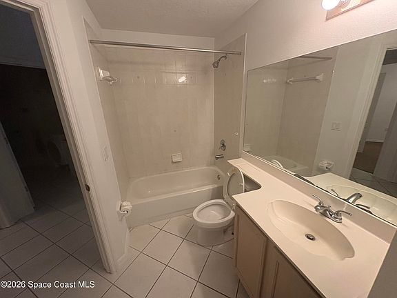 4th image of 528 Awin Cir SE