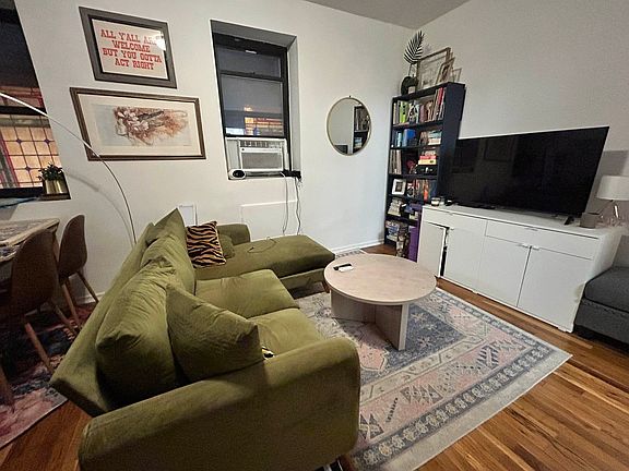 5th image of 1469 Lexington Ave APT 21