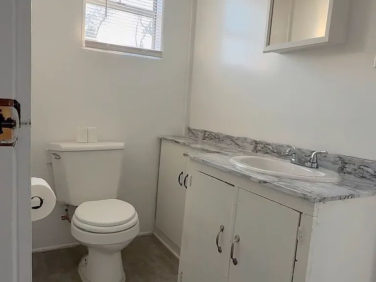 231 N Cotton St — Photo 9