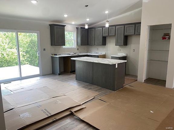 3rd image of 520 Summer Hill Ln