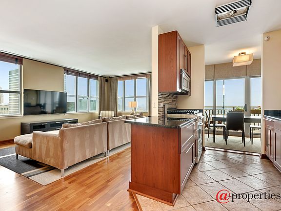 Kitchen / Living Room