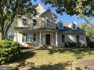 1800 Windrow Dr, Lancaster, PA 17602