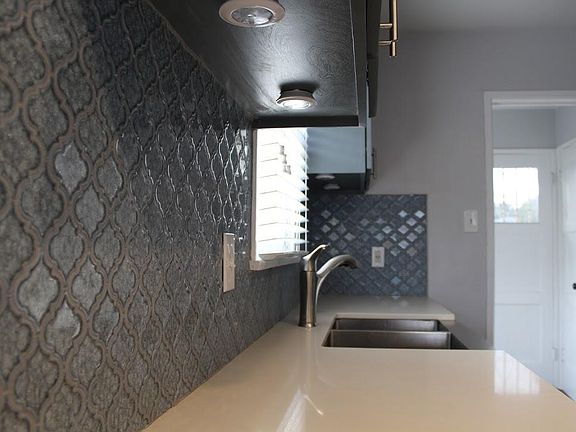 3rd image of 1427 Ellsmere Ave