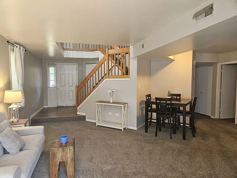 904 Carlisle Ave — Photo 1