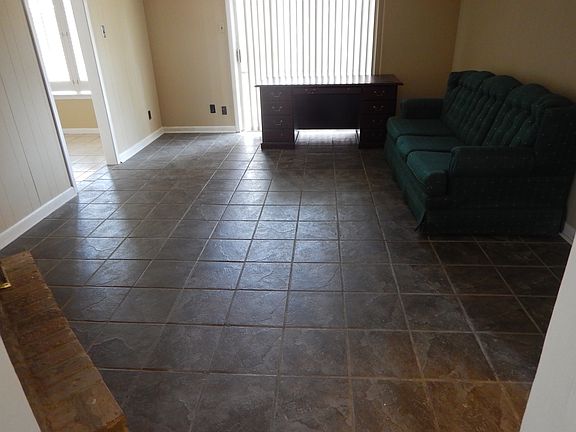 4th image of 9529 Oleander Dr
