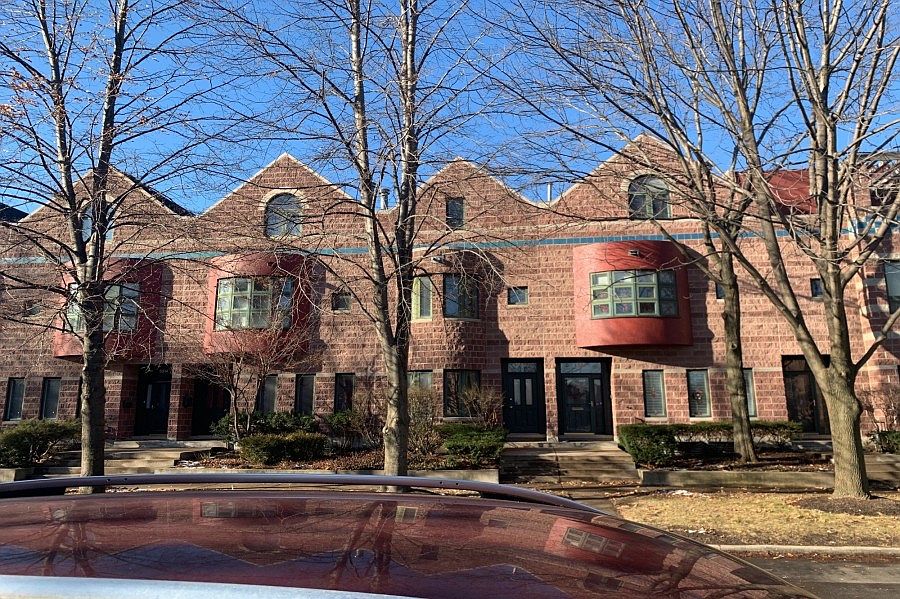1st image of 5310 S Ingleside Ave Unit 19