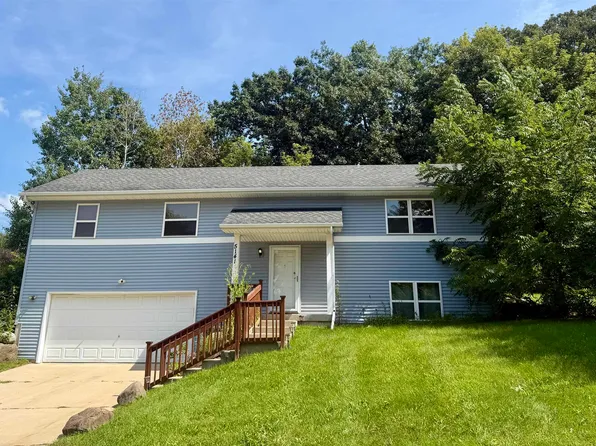 5141 Crescent Oaks Dr, Madison, WI 53704
