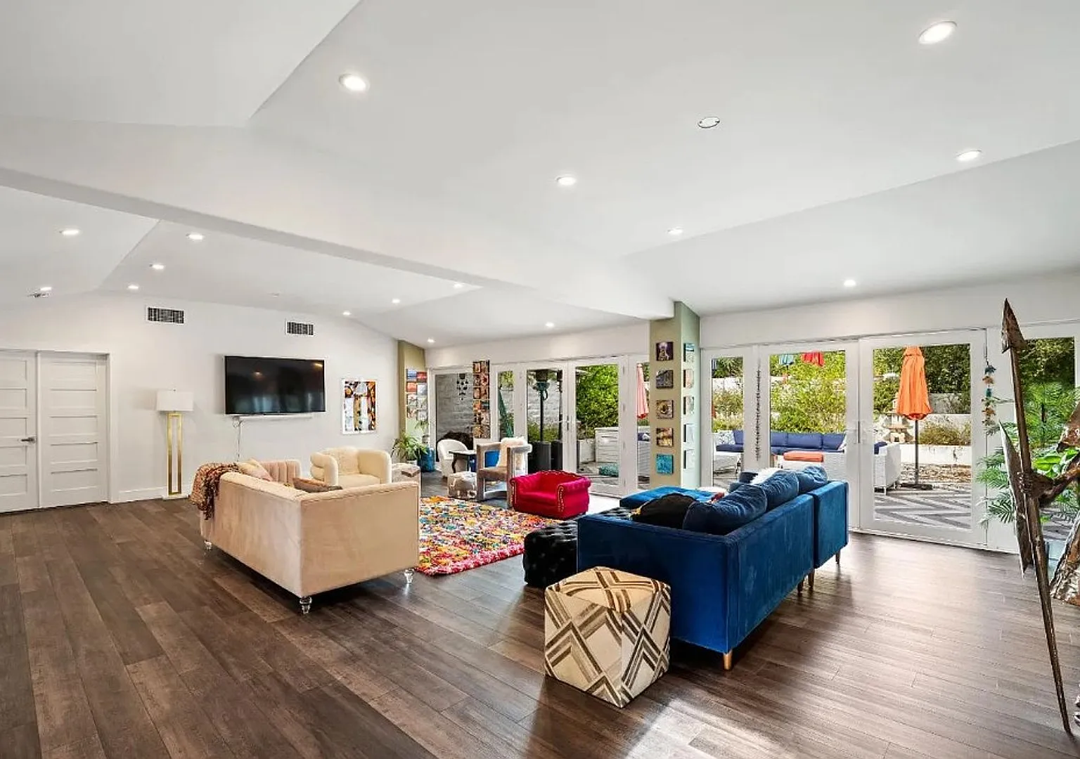 Large Ojai Home with Pool on Foothill Lane — Photo 4