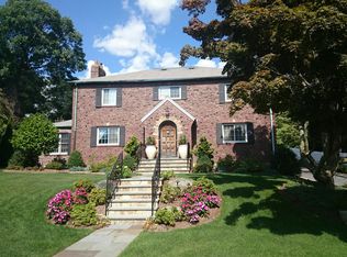 887 W Roxbury Pkwy, Brookline, MA 02467