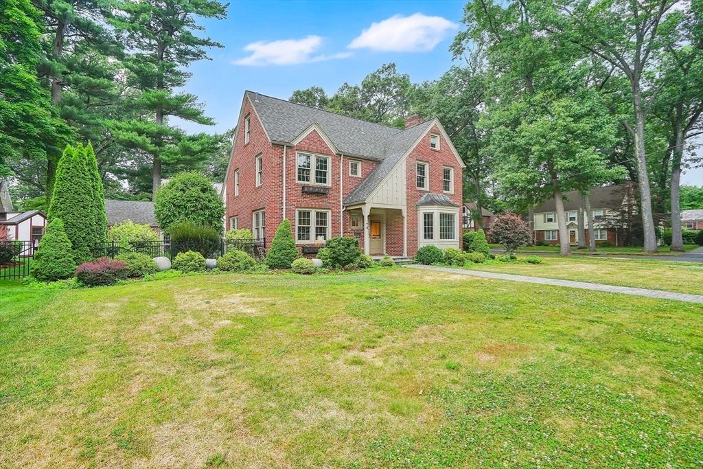 Apartment in Longmeadow, Hampden - View 2