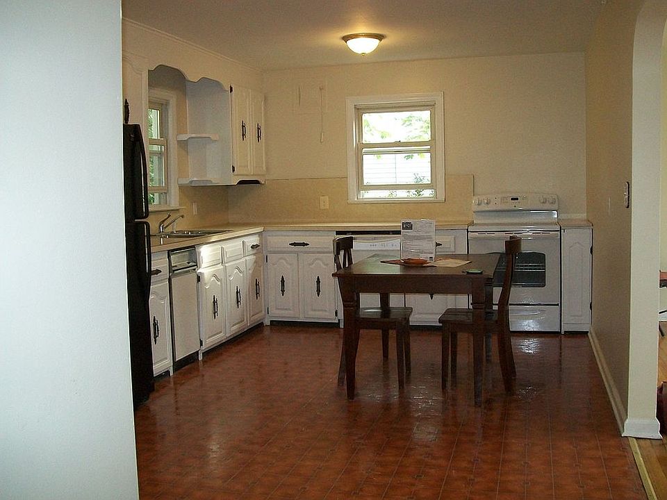 Country Eat-In Kitchen