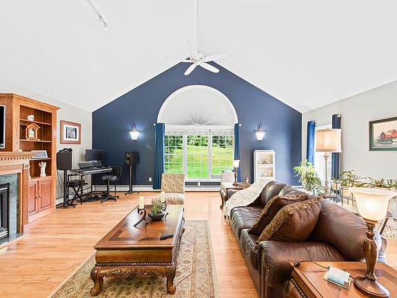 3rd image of 31 Merrill Road
