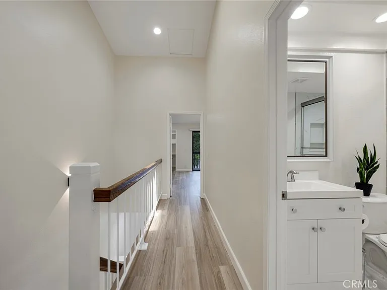 319 Molokai Dr — Photo 44