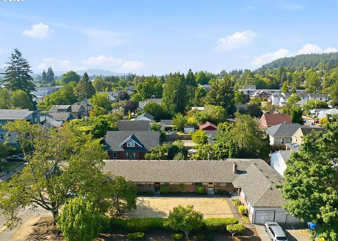 2 bed, $1,600 — Photo 2