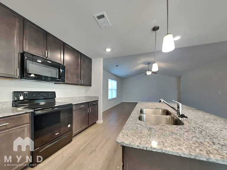 Dasher Pointe — Photo 10