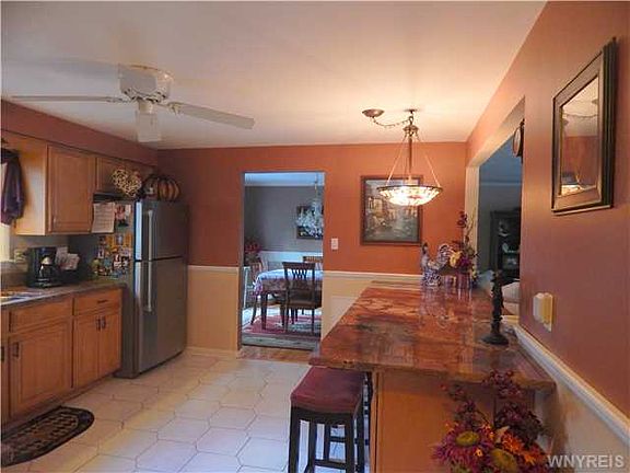 3rd image of 364 Brentwood Dr