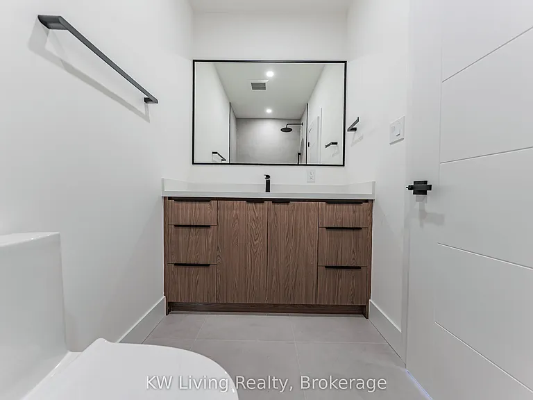 712 Eglinton Ave E — Photo 37
