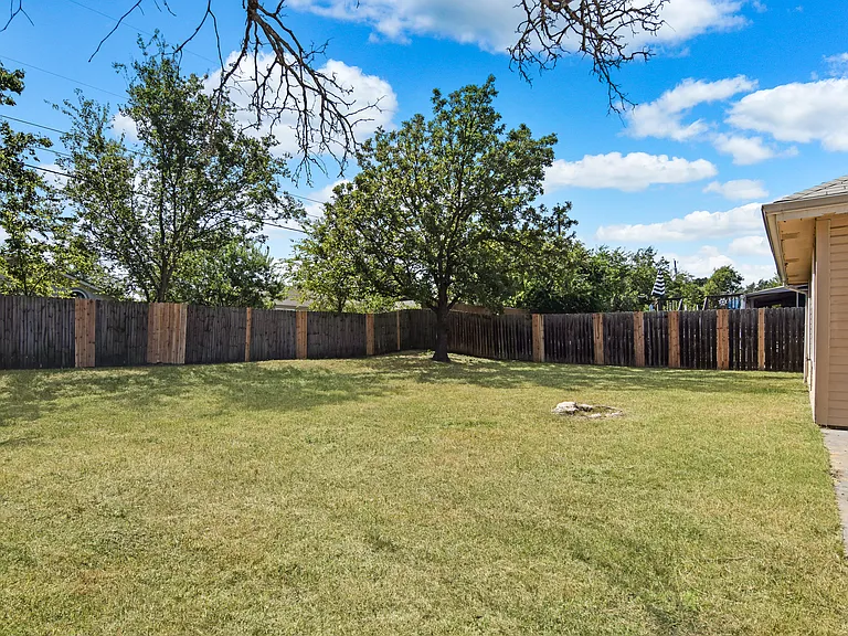203 Bronc Dr — Photo 23