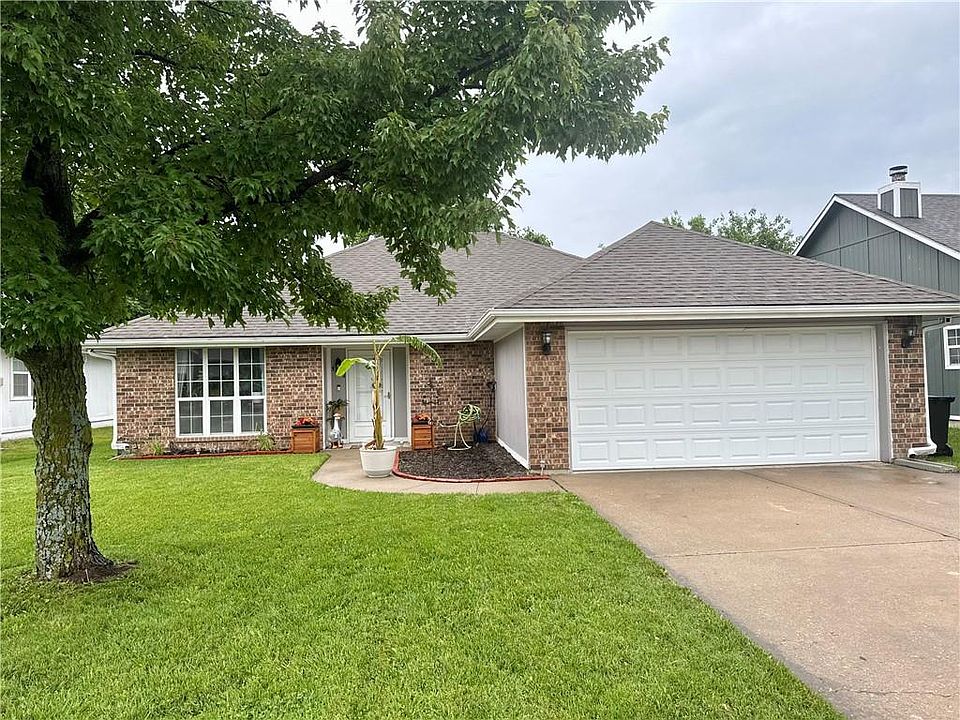 1st image of 1013 Bedford Dr