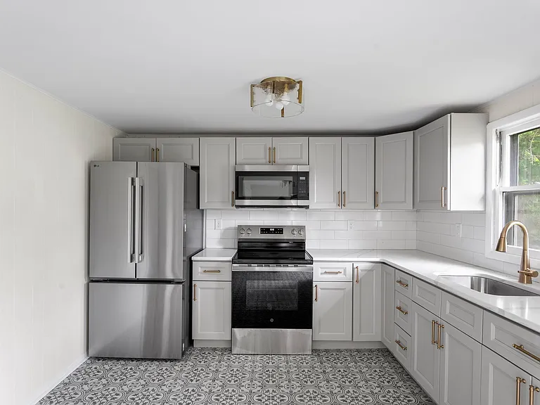 284 Ellicott Rd — Photo 9