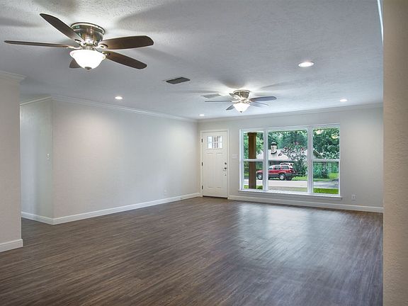 2nd image of 107 Woodway Ln