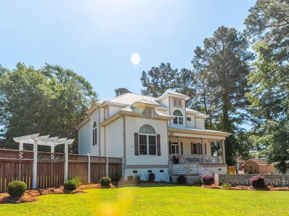 109 Weaver Drive, Lake Waccamaw, NC 28450