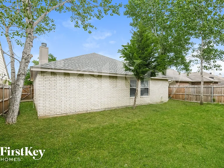 2529 Rivers Edge Dr — Photo 15