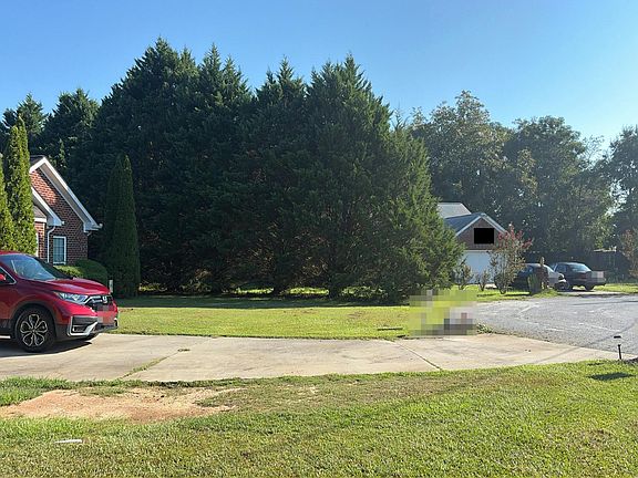 3rd image of 104 Adams Ct