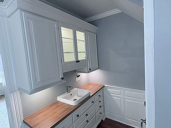3rd image of 128 Lake Ave