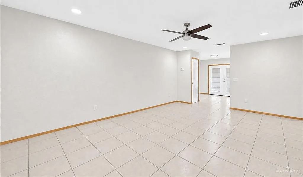 2 bed, 1.5 bath, 4158 sqft, $1,300 — Photo 3