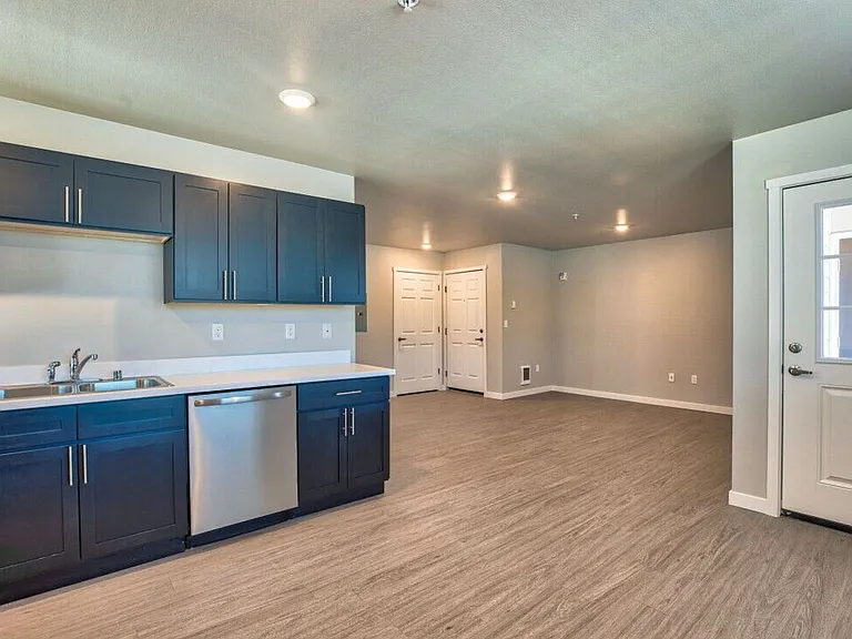 The Edge Apartments — Photo 4