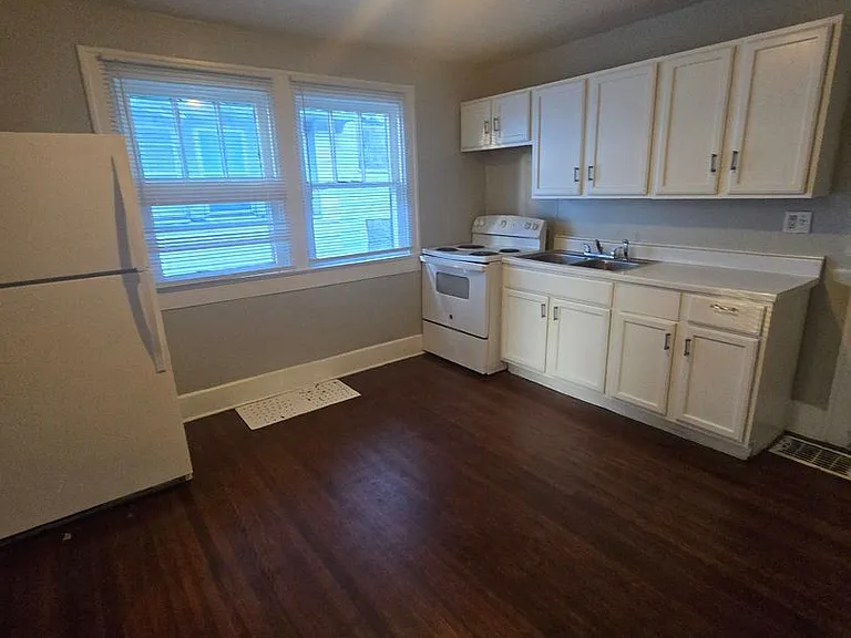 35 N Bradley Ave — Photo 5