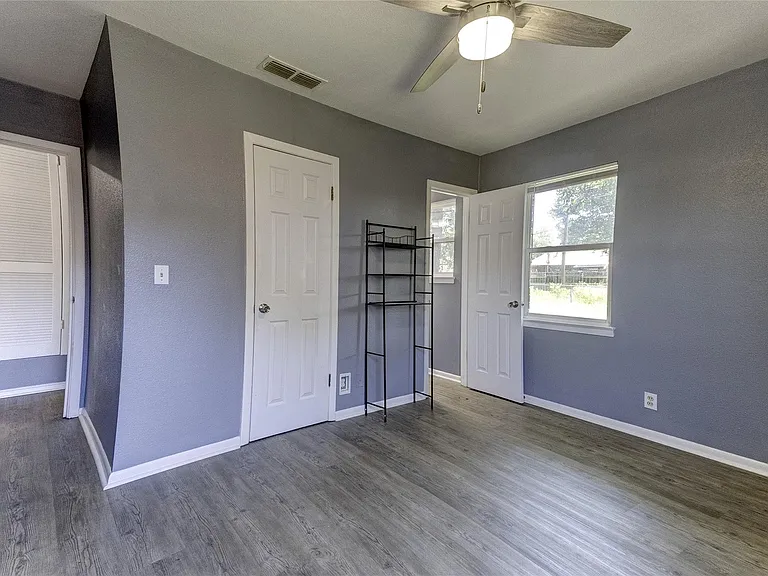 1415 Phoenix Dr — Photo 9