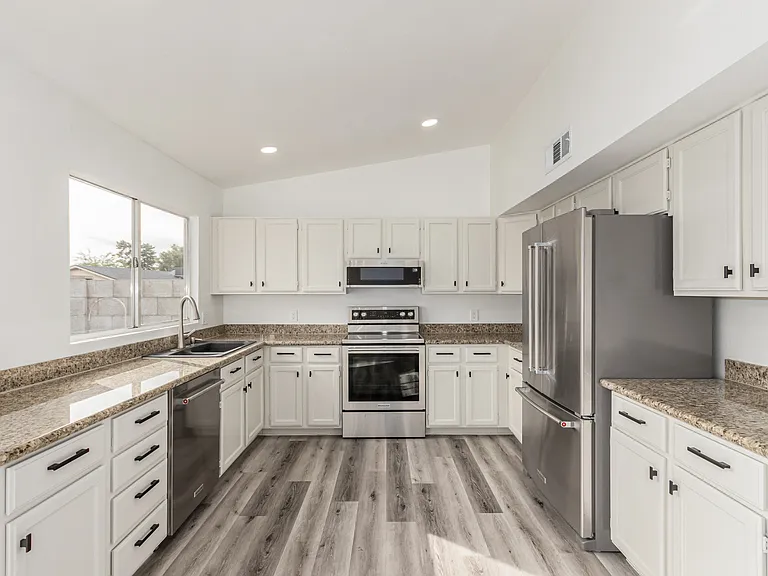 6873 E Kathleen Rd — Photo 1