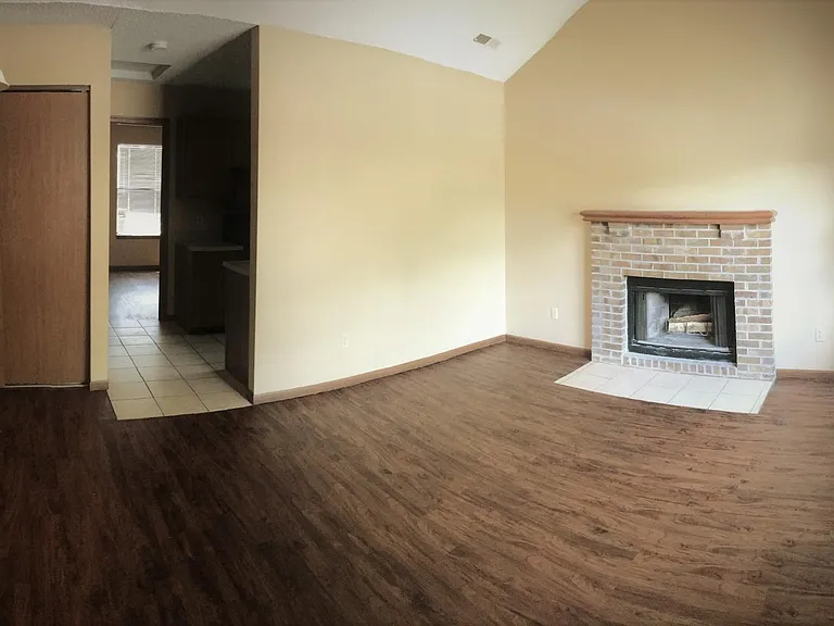 Lorimar Townhomes — Photo 15