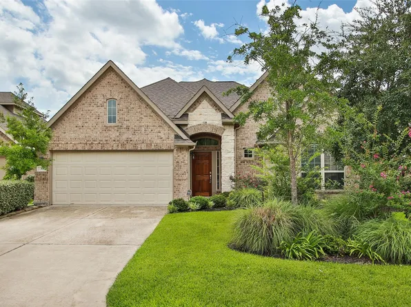 34 Estherwood Pl, Magnolia, TX 77354