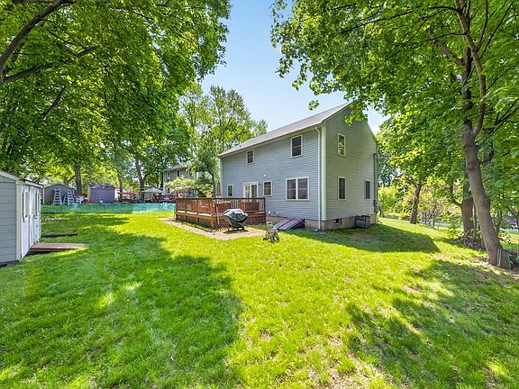 3rd image of 8 Sparrow Ln